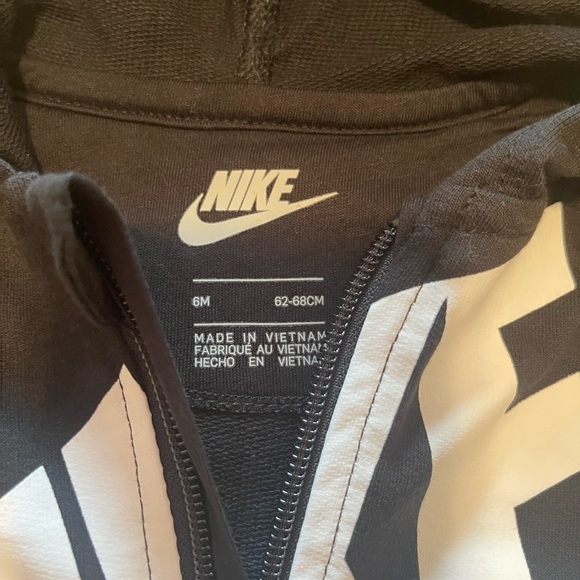 Nike - Picture 3 of 3